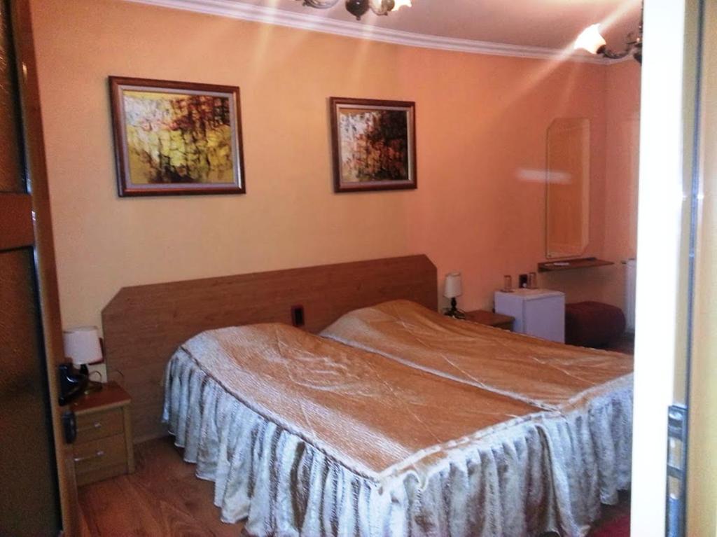 Family Hotel Silvestar Βελίκο Τίρνοβο Δωμάτιο φωτογραφία