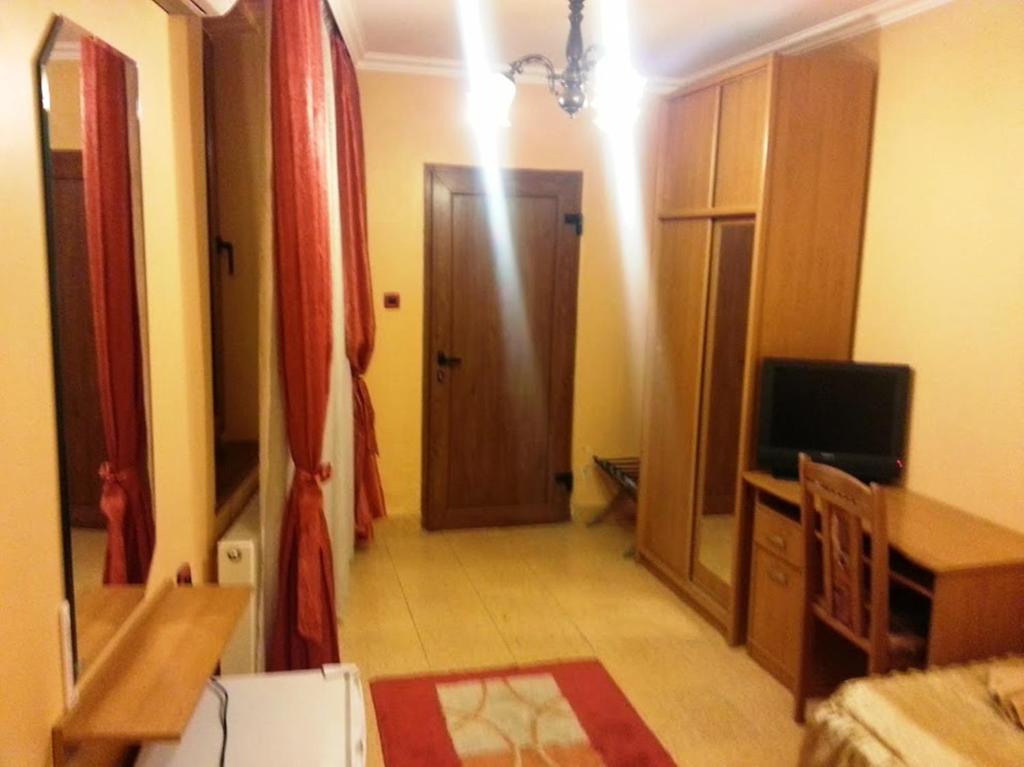 Family Hotel Silvestar Βελίκο Τίρνοβο Δωμάτιο φωτογραφία